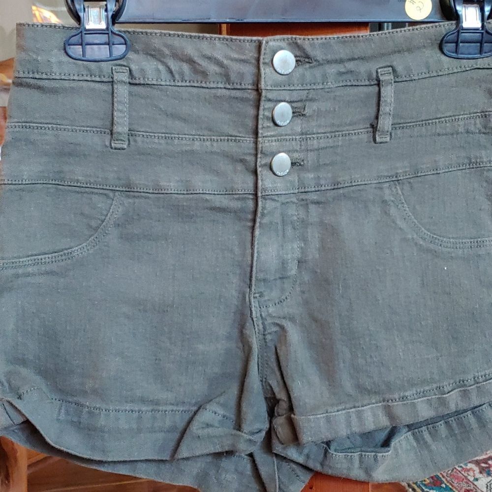 REFUGE Shorts